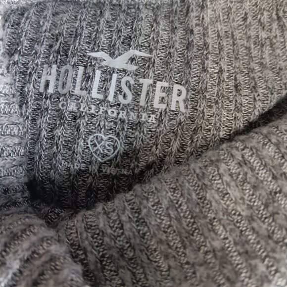 Hollister Gray Turtle Neck Cropped Long Sleeved  Oversized Top Sz XS - Picture 3 of 7